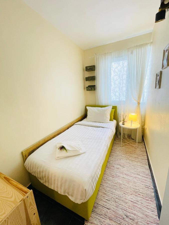Perfect Place To Stay Self Check In-24H-Netflix-Wifi Resita Exterior photo