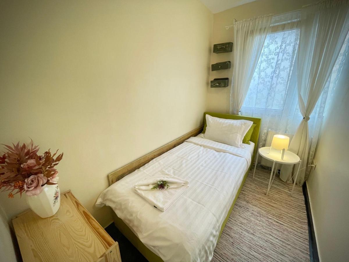 Perfect Place To Stay Self Check In-24H-Netflix-Wifi Resita Exterior photo